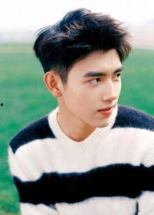 娱乐吃瓜博主陈飞宇微博,揭秘娱乐圈幕后故事  第1张